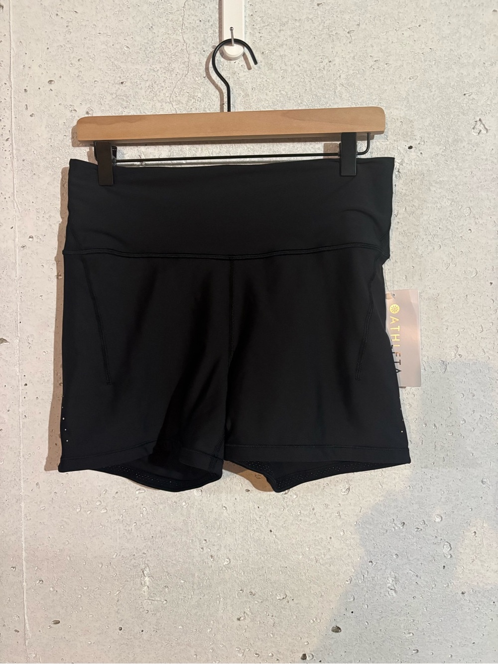NWT Athleta Pacesetter 4” Shortie | Size: Large